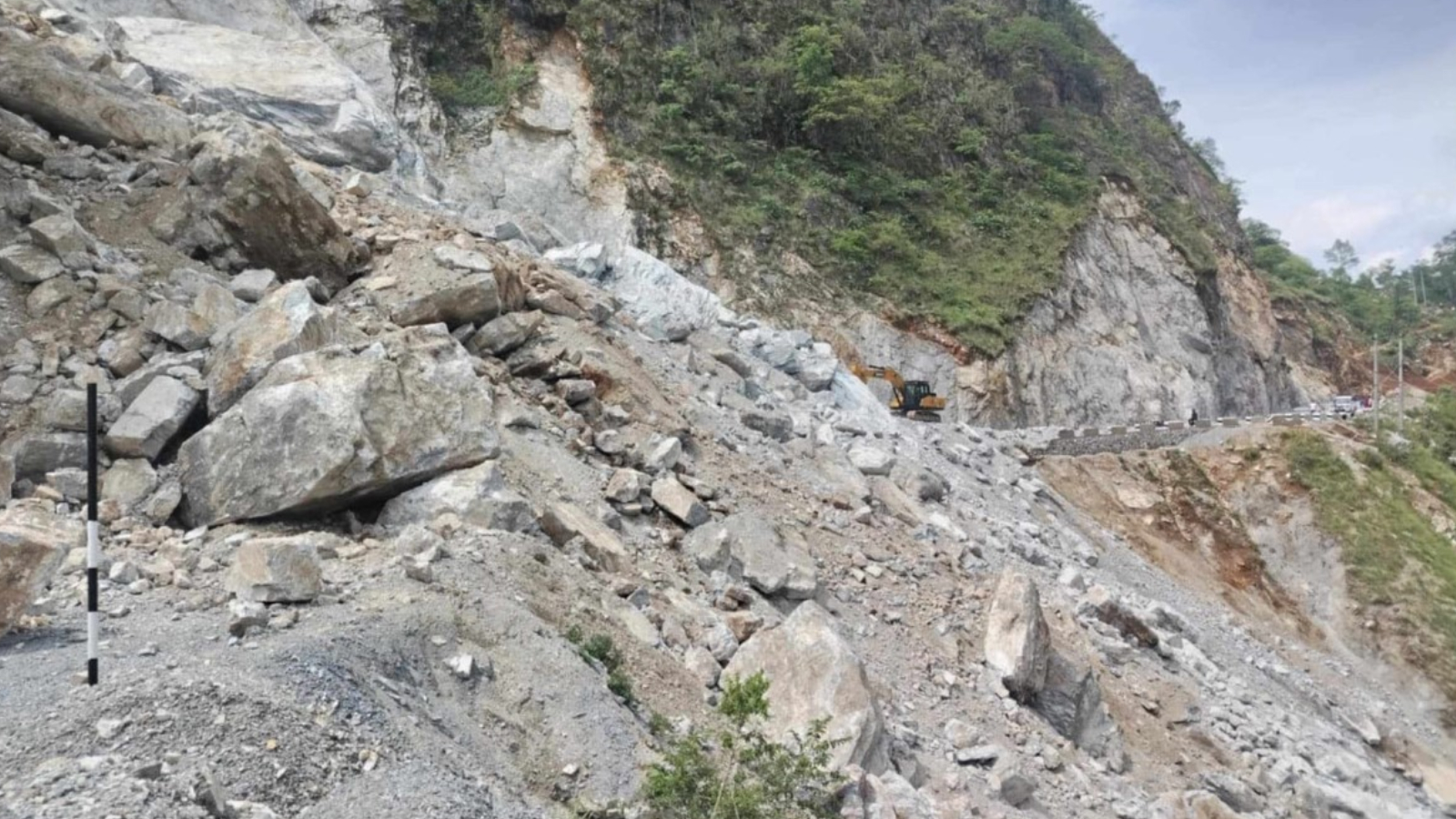 देशभरका ७ मुख्य राजमार्ग बाढीपहिरोले पूर्ण अवरुद्ध